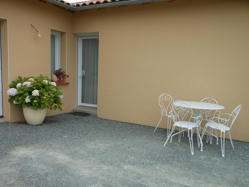 Chambre D'Hotes La Basse Gougeonniere Neuvy-en-Mauges Ngoại thất bức ảnh